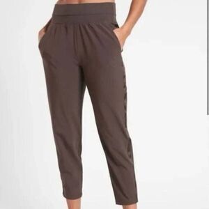ATHLETA Nikita Slim Tapered Crop Pant Sz 20 Performance Stretch Brown